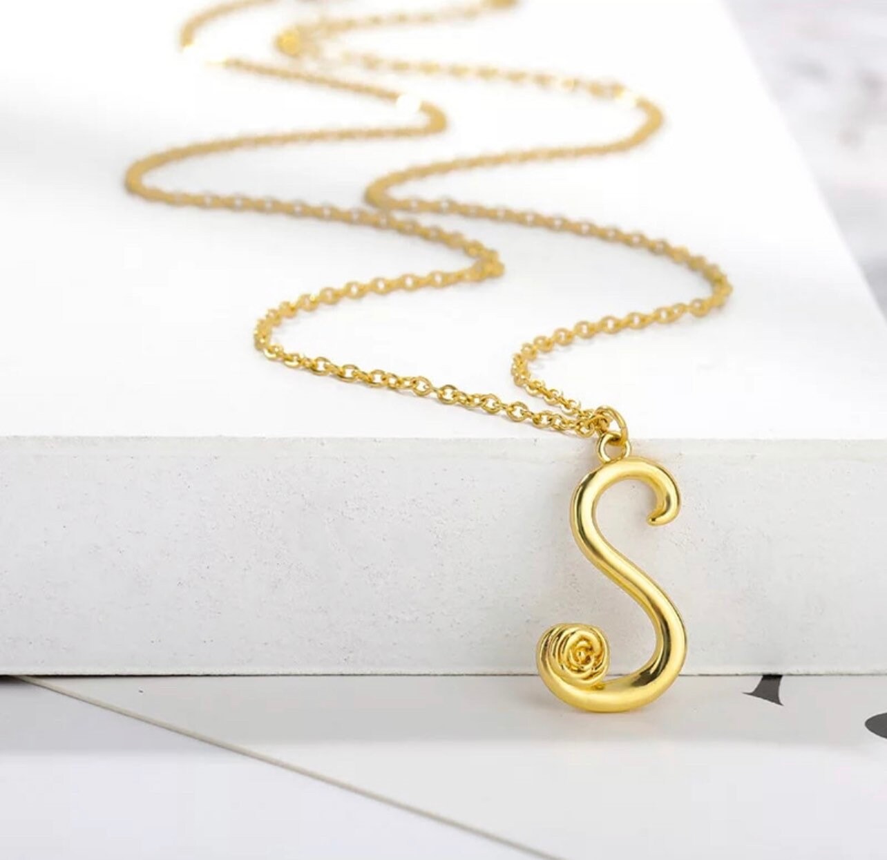 Stainless Steel Rose Flower A-Z Letter Necklaces For Women Flower Initial Pendant Choker Necklace Alphabet Boho Jewelry Gift